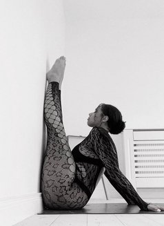 Sasha - escort in Abu Dhabi Photo 3 of 9