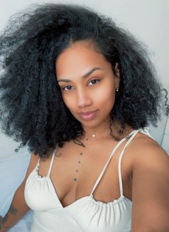 Sasha - escort in Abu Dhabi Photo 4 of 9