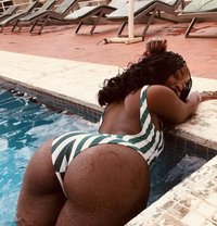 Sasha - puta in Guangzhou Photo 1 of 2