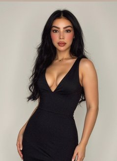 Sasha - puta in Dubai Photo 2 of 6