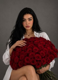Luna - escort in Dubai Photo 4 of 9