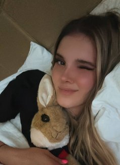 Sasha - escort in Hong Kong Photo 1 of 9