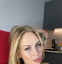 Sasha - puta in Shanghai
