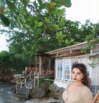 Sasha Smith - puta in Singapore