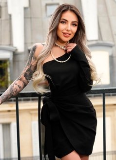 Sasha - escort in Paris Photo 10 of 13