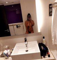 Linda - escort in Dubai Photo 2 of 16