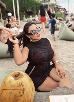 Sassy big boobs - puta in Bali Photo 3 of 14