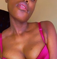 Sassy - puta in Nairobi Photo 5 of 5