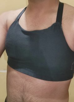 Sathya 143 - Transsexual escort in Bangalore Photo 2 of 2