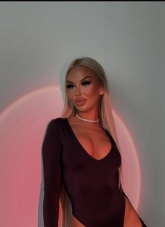 Savage Barbie - puta in Dubai Photo 5 of 13