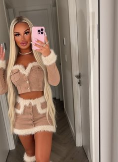 Savage Barbie - puta in Dubai Photo 8 of 13