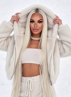 Savage Barbie - puta in Dubai Photo 12 of 13