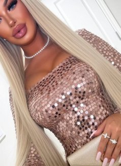 Savage Barbie - puta in Dubai Photo 13 of 13