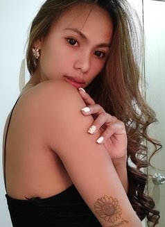 Camshow only - Transsexual escort in Singapore Photo 15 of 17