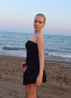 Saylor - puta in Dubai Photo 1 of 5