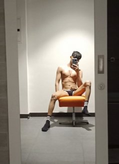 Sbdxb - Male escort in Dubai Photo 3 of 4