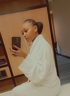 Scarlet B just landed - puta in Doha Photo 2 of 4