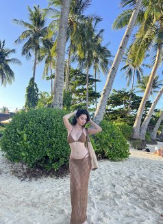 Trixie - escort in Manila Photo 3 of 3