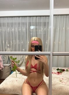 Scarlet - escort in Dubai Photo 3 of 11