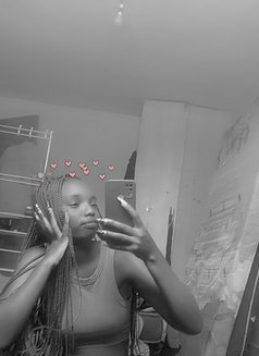 Scarlet - escort in Nairobi Photo 1 of 2