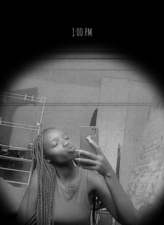 Scarlet - escort in Nairobi Photo 2 of 2