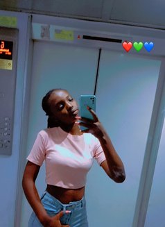 Scarlet - puta in Nairobi Photo 3 of 4