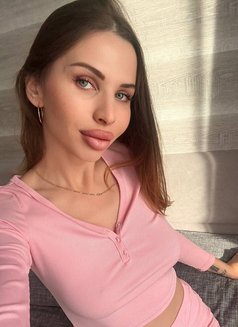 Scarlet - puta in Beirut Photo 1 of 7