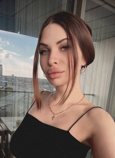 Scarlet - puta in Beirut Photo 7 of 7