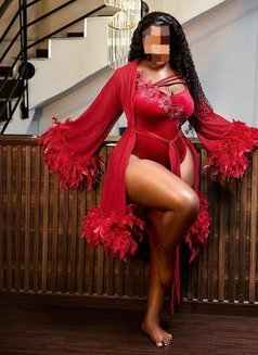Scarlet - escort in Bangalore Photo 3 of 4