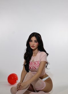 SCARLET VIP TS GFE/PARTY - Transsexual escort in Manila Photo 6 of 30