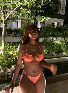 Scarlet - escort in Bali Photo 2 of 7