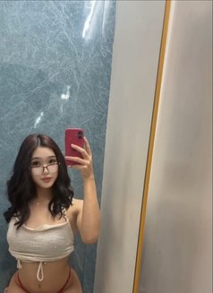 Scarlett - Transsexual escort in Bangalore Photo 4 of 6