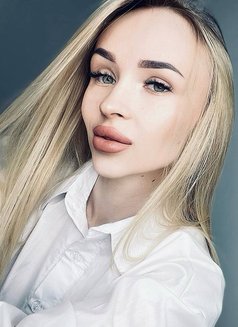 Scarlett - escort in Dubai Photo 1 of 7