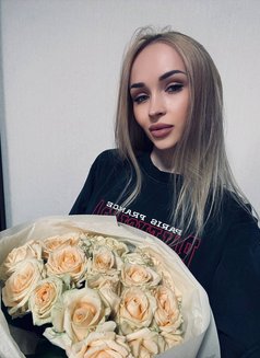 Scarlett - escort in Dubai Photo 3 of 7