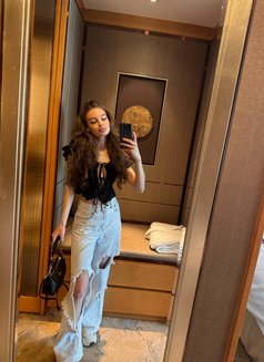 Scarlett - puta in Hong Kong Photo 4 of 12