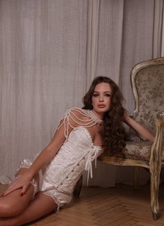 Scarlett - puta in Hong Kong Photo 7 of 12