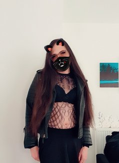 Scarlett Star - Transsexual escort in London Photo 5 of 6
