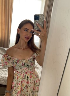 Scarlett - puta in Dubai Photo 4 of 5