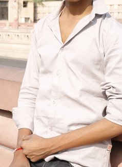 Scholer Ashish - Male adult performer in New Delhi Photo 2 of 6