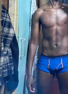 Scott - Male escort in Nairobi Photo 1 of 5