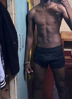 Scott - Male escort in Nairobi Photo 2 of 5