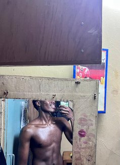 Scott - Male escort in Nairobi Photo 3 of 5