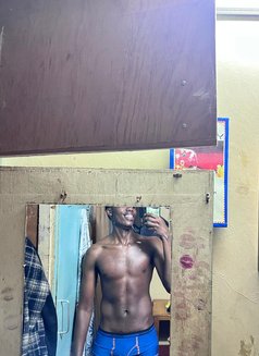 Scott - Male escort in Nairobi Photo 4 of 5