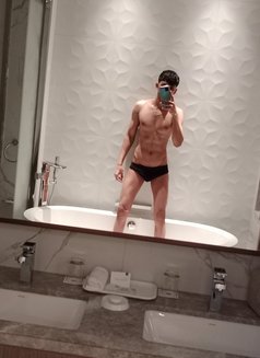 Sdxb - Acompañantes masculino in Dubai Photo 1 of 4