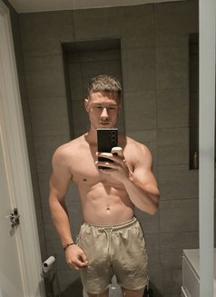 Sebastian Lucovski - Acompañantes masculino in London Photo 13 of 14
