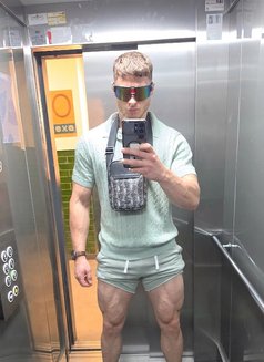 Sebastian Lucovski - Male escort in London Photo 8 of 9