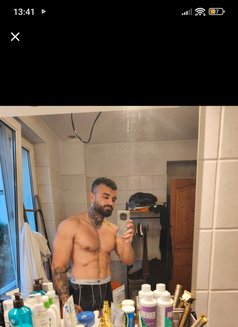 Sébastien94 - Male escort in Dubai Photo 6 of 9