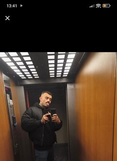 Sébastien94 - Male escort in Dubai Photo 9 of 9