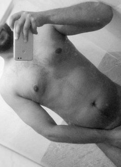 Secret - Acompañantes masculino in New Delhi Photo 3 of 3