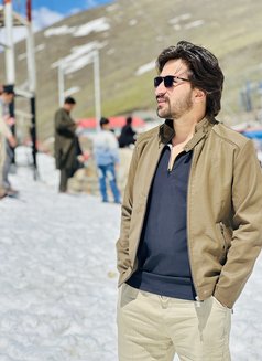 Secret - Acompañantes masculino in Lahore Photo 2 of 4